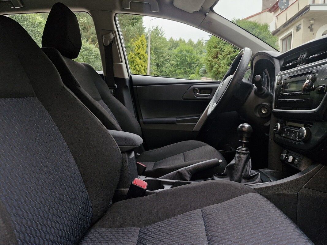 Elbląg Toyota Auris1.4 DieselModel 2016KlimatyzacjaŚwiatła LEDKupiona w Polskim Salonie