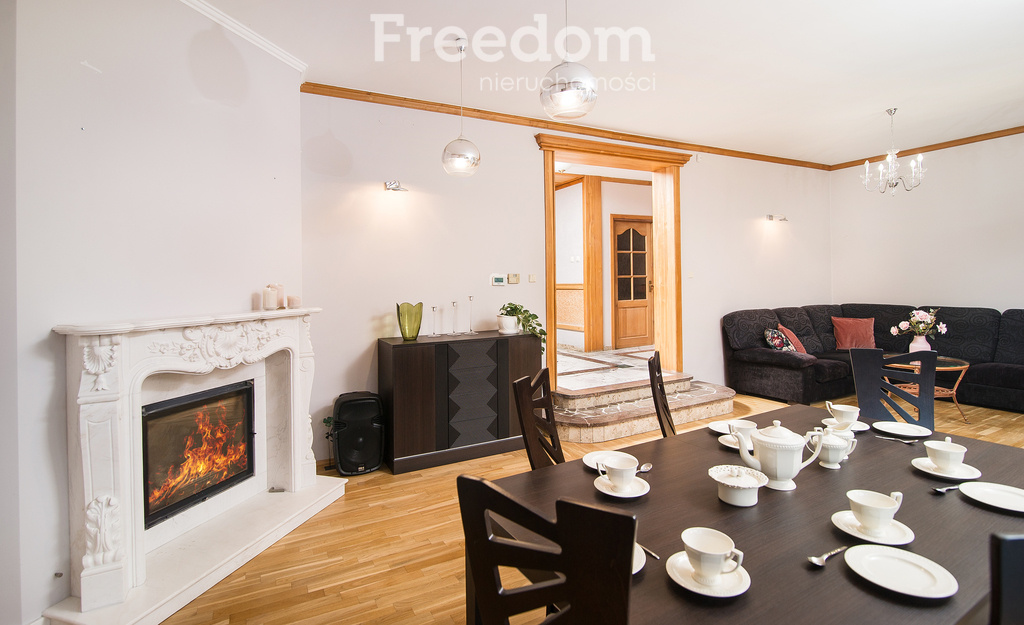 Elbląg FREEDOM NIERUCHOMOŚCISprzedam dom - Elbląg, Zofii Nałkowskiej. Atrakcyjny dom położony w malowniczej