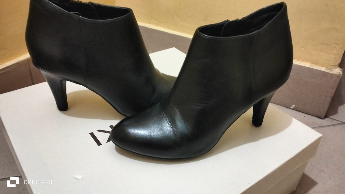 Elbląg Sprzedam dwie pary butów skórzane w bardzo dobrym stanie po 35 zł za pare Rozmiar butów 36