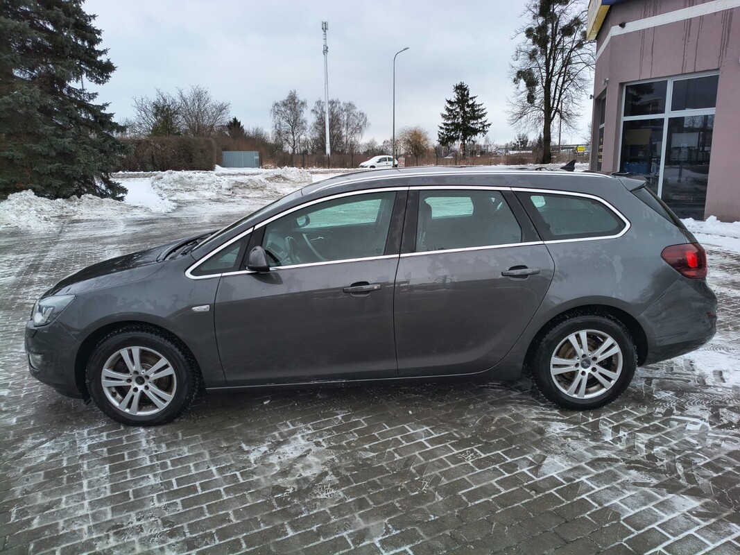 Elbląg Sprzedam Opla Astrę Sport Tourer z dynamicznym i oszczędnym silnikiem 2.0 CDTI o mocy 160 KM. Auto w bardzo