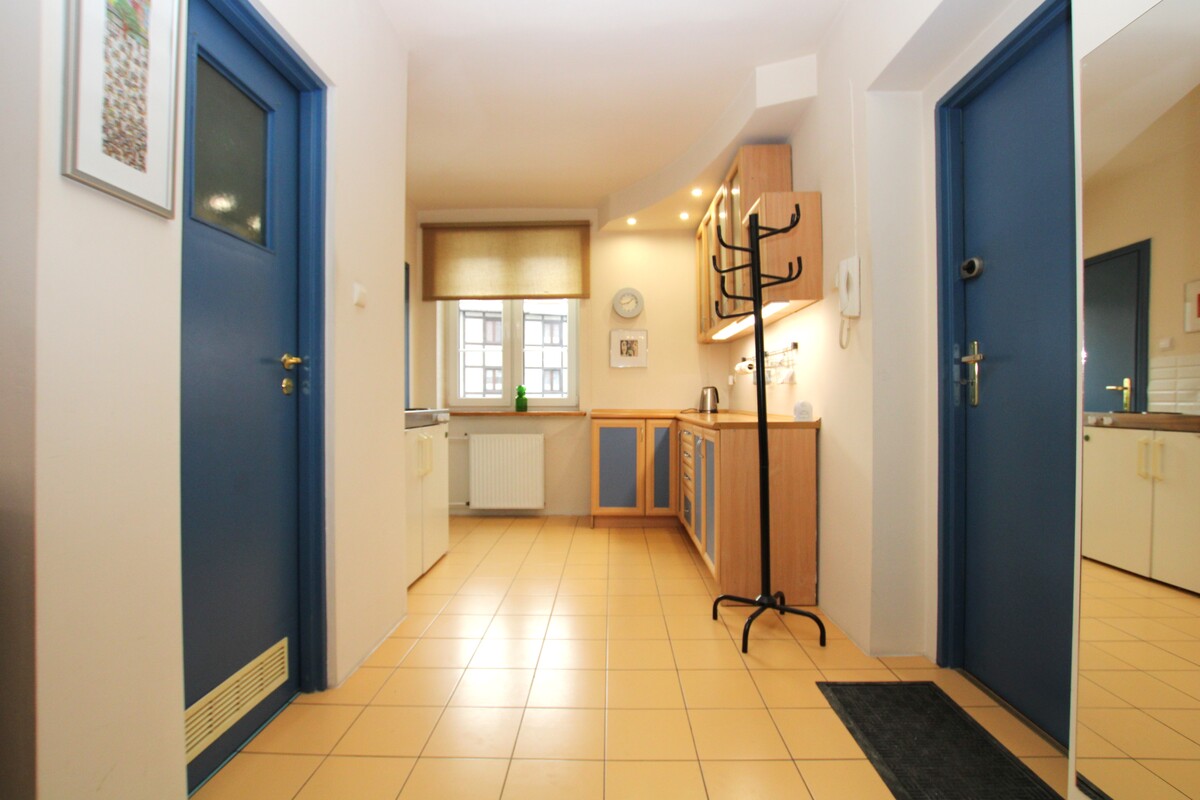 Elbląg NIERUCHOMOŚCI ANNA KRASZEWSKA Klimatyczne mieszkanie na Starym Mieście ul. Kumieli