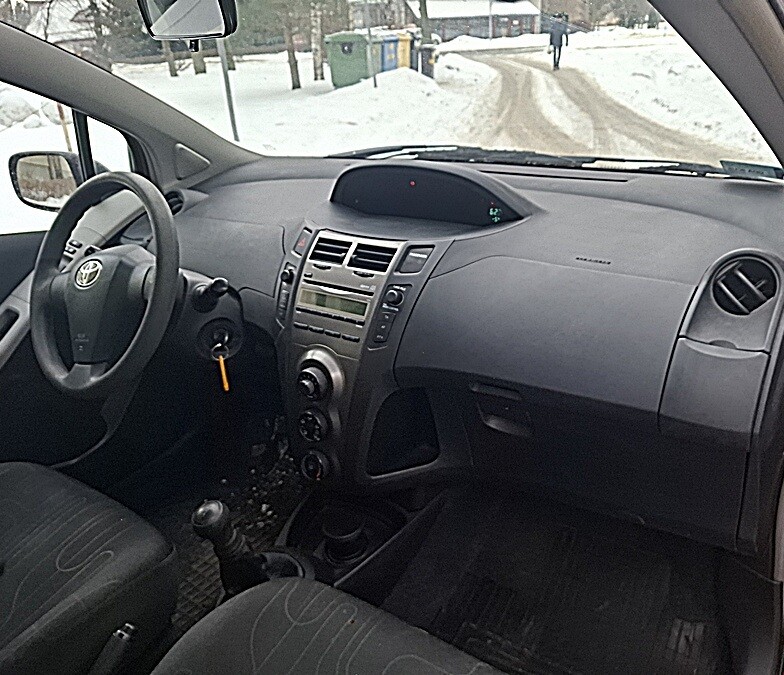 Elbląg TOYOTA YARIS1.0 BenzynaM-2011 rSalon PolskaPrzebieg 171 tyś. kmZADBANA