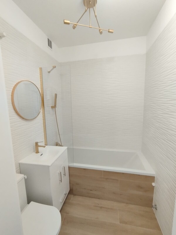 Elbląg Sprzedam 2 pokojowe mieszkanie po generalnym remoncie na 9-tym piętrze. Mieszkanie gotowe do