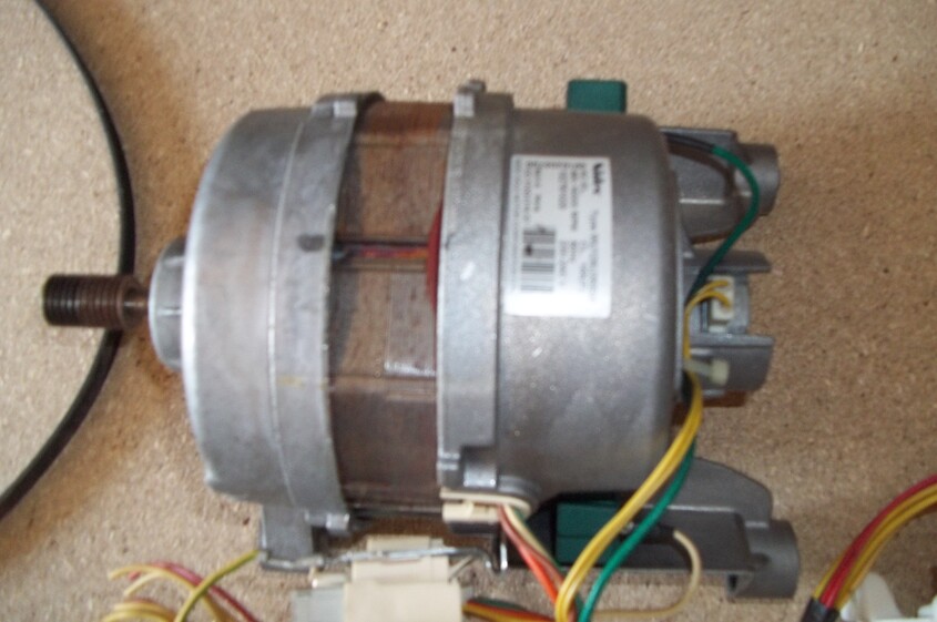 Elbląg Sprzedam części pralki Ariston Margherita2000 i Elektrolux mod. EWT 1062 TDW typ TLP 131351 panel sterowania,