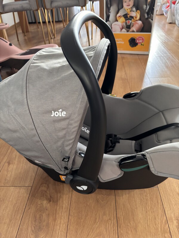 Elbląg Sprzedam:
1.Wózek Venicci 2w1 granatowy, kupiony pod koniec 2023r. Używany przez 1 dziecko, zadbany. W