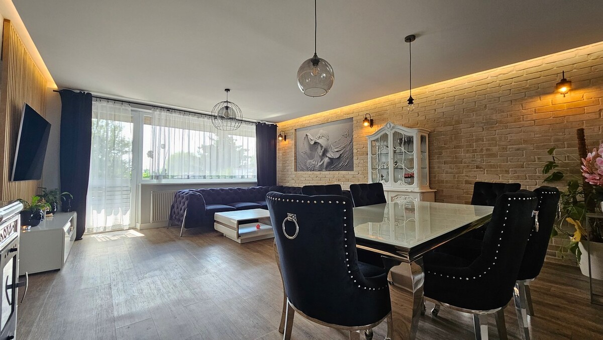 Elbląg BIURO NIERUCHOMOŚCISZULC& SZULCDom - Jantar ul. GdańskaPowierzchnia domu: 200 m2Powierzchnia działki: 800