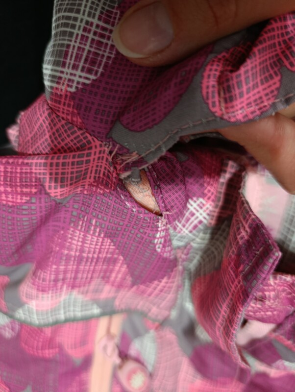 Elbląg Sprzedam kurtkę i spodnie śniegowe dla dziewczynki. Stan dobry. Kurtka posiada wady widoczne na zdjęciach.