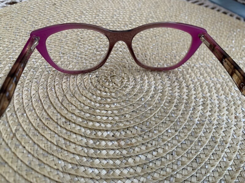 Elbląg Sprzedam dwa razy założone, zakupione niedawno, okulary damskie Ray Ban w kolorze wrzosu z elementami panterki.