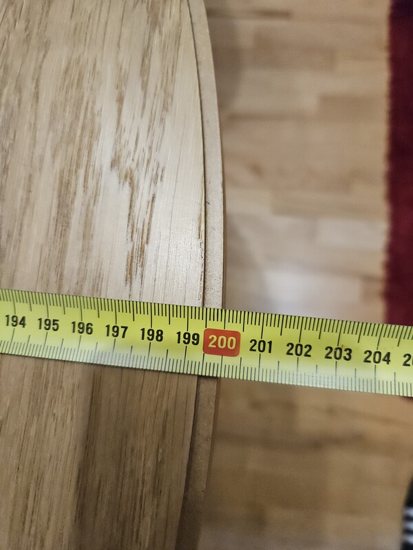 Elbląg Stół okrągły rozkładany + krzesła. Stół o średnicy 1m  ( + dwie wkładki ). Z jedną wkładką 1.5 m, z dwiema 2 m.