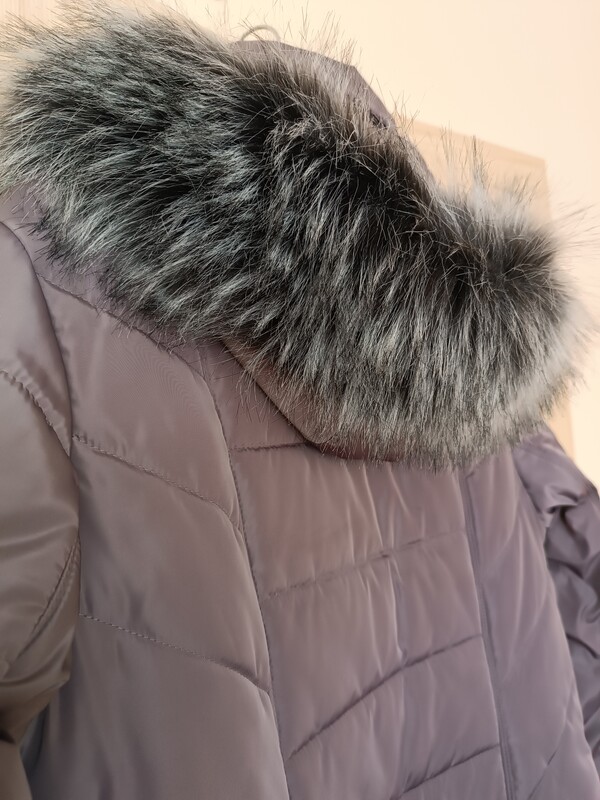 Elbląg Sprzedam jeden raz założoną damską kurtkę zimową w rozmiarze 44 /okazała się za duża wymiarowo/. Kolor