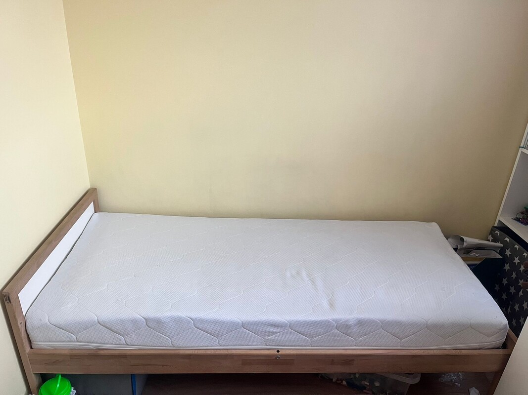 Elbląg Sprzedam łóżko dziecięce wraz z materacem wysokiej jakości (kieszeniowy, na sprężynach). Stan oceniam na bardzo