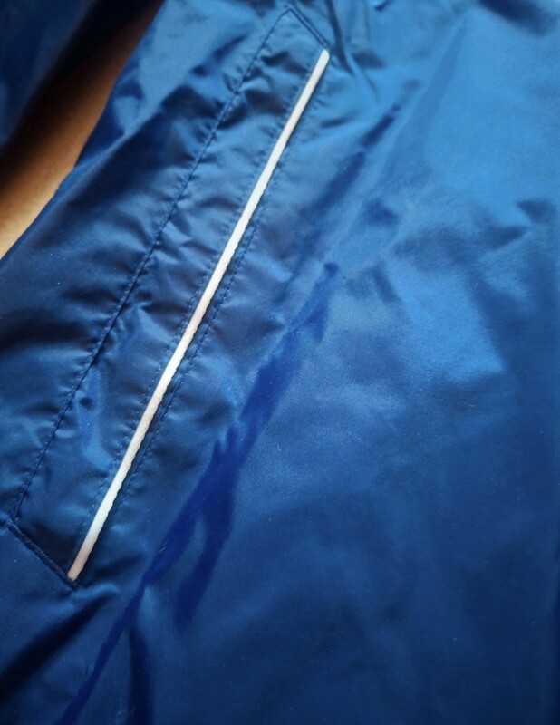 Elbląg Sprzedam kurtkę wiatrówkę 152/158 cm adidas, po moim synu. 
Stan bdb-, syn powycinał długie metki. Zwykłe ślady