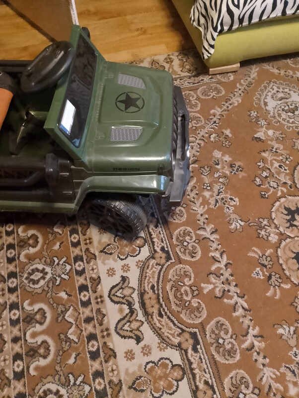 Elbląg Sprzedam autko widoczne na zdjęciach w dobrym stanie jest do autka ładowarka używane sporadycznie przez jedno