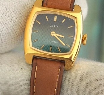 Elbląg ZARJA - Au * zabytkowy mechaniczny zegarek damski z nakręcanym mechanizmem, wyprodukowany w ZSRR, przetrwa