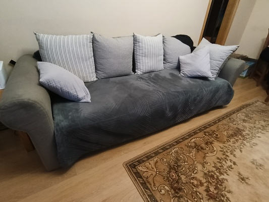 Elbląg Oddam za symboliczna złotówkę dużą kanapę w dobrym stanie z funkcją spania. Odbiór we własnym zakresie