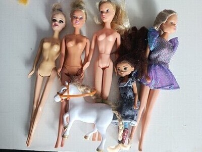 Elbląg Oddam zestaw lalek typu Barbie plus konik Stan ogólny dobry wady pokazane na zdjęciach. W zamian trzy pak