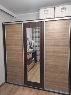 Elbląg SPRZEDAM MEBLE DO SYPIALNI
- szafa 3-drzwiowa szer.2m, gł.0,6 m, wys.2 m (2części z górną półką i drążkiem, 1