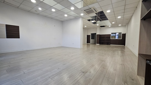 Elbląg KWADRAT NIERUCHOMOŚCILokal 115 m2ParterDuża witrynaul. NitschmanaMedia z miastaDostępny od zaraz