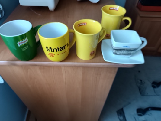 Elbląg Oddam za darmo:
- kubki jak na zdjęciu
- dziurkacz
- organizer tygodniowy na tabletki
- wieszaki na ubrania
-