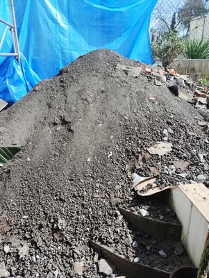 Elbląg Oddam żużel. Transport i załadunek własny Odbierającego. Mogę udostępnić szpadel i taczkę do załadunku.