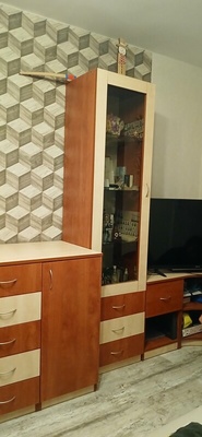 Elbląg Sprzedam komplecik widoczny na zdjęciu za 100 zł. 
Komoda, szer. 80 cm, witryna szer 50 cm, i RTV narożna szer