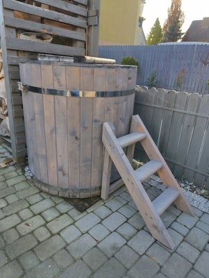 Elbląg Sprzedam beczkę do schładzania po saunie albo do morsowania, wymiary 1 m/1m. Stan bdb + olej lniany do