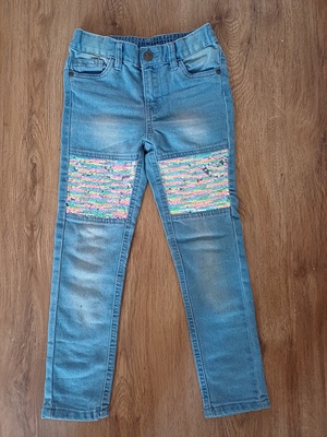 Elbląg Spodnie jeansowe rozmiar 116 regulacja w pasie tęczowe cekiny na nogawkach stan idealny