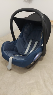 Elbląg Sprzedam leżaczek- bujaczek w bardzo dobrym stanie i maxi-cosi 0-13.Rzeczy są czyste, mało używane, polecam.