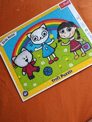 Elbląg Sprzedam grę skojarzenia Bing stan bardzo dobry jedynie brak pudełka. 
Puzzle Kicia Kocia stan bardzo dobry.