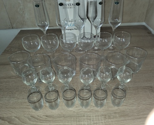 Elbląg Szkło do użytku domowego ! Pięć rodzajów po 6szt. Nie używane. * Mogę dodać 6 sztuk szklanek gratis !