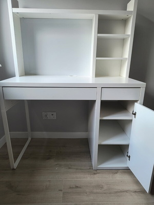 Elbląg Sprzedam biurko IKEA  MICKE z nadstawką. Odbiór i zniesienie we własnym zakresie.