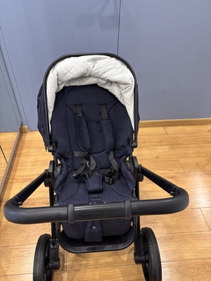 Elbląg Sprzedam:
1.Wózek Venicci 2w1 granatowy, kupiony pod koniec 2023r. Używany przez 1 dziecko, zadbany. W