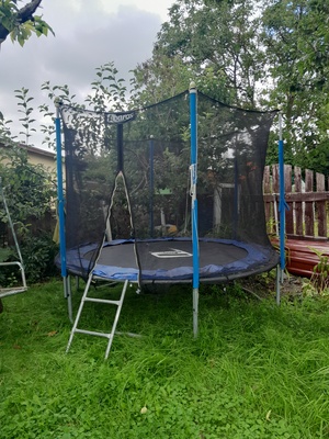Elbląg Sprzedam dużą, używaną trampolinę ogrodową dla dzieci. Cena do negocjacji.