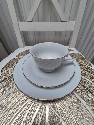 Elbląg Sprzedam komplet 4 szt filizanka spodek talerzyk deserowy.