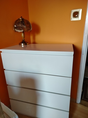 Elbląg Sprzedam: komody białe w bardzo dobrym stanie, pojemne Komoda wyższa 1m wys. x 80 cm szer.300,00 zł komoda
