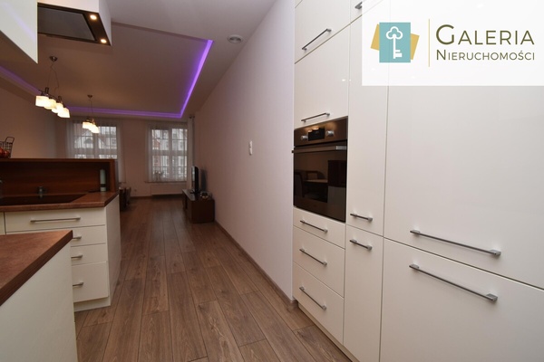 Elbląg GALERIA NIERUCHOMOŚCIZ pasji i miłości do nieruchomościNa sprzedaż: Mieszkanie na&nbsp; starówce z dwoma