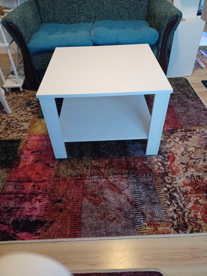Elbląg Sprzedam stolik kawowy, biały półmatowy, stan idealny. 
Wymiary 67x67x47cm.