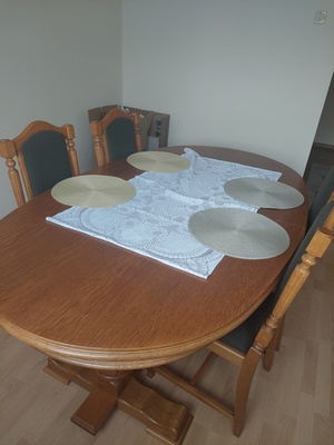 Elbląg Sprzedam zestaw stół dębowy rozkladany z 6 krzesłami.