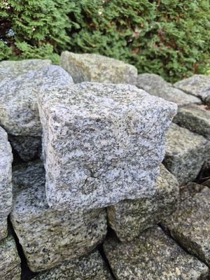 Elbląg Sprzedam kostkę granitową 15-17 cm posiadam ok.150 szt. (ok.0,5 m3) - 200 zł