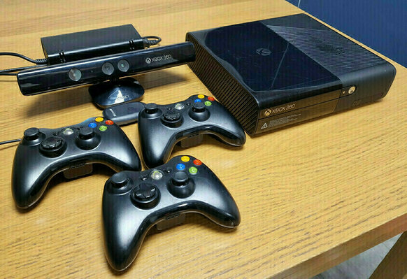 Elbląg Konsola Microsoft Xbox 360 E 250 GB czarna +3 pady+Kinect+Odbiornik PC
Sprzedam sprawną używaną konsolę