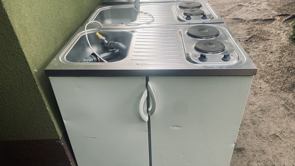 Elbląg MK-100 minikuchnia miniblok zestaw 4w1 lodówka zlewozmywak kuchenka
Składa się z szafki, lodówki, zlewozmywaka