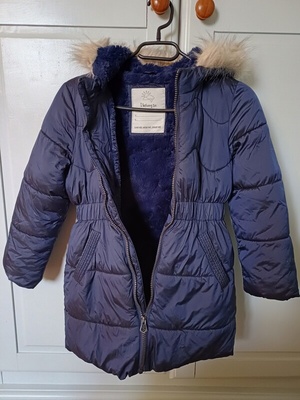 Elbląg Kurtka puchowa, w środku futerko, ciepła i lekka, firma Tu, rozmiar 122-128,7-8 lat, granatowa, połyskująca,