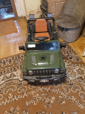 Elbląg Sprzedam autko widoczne na zdjęciach w  dobrym stanie jest do autka ładowarka używane sporadycznie przez jedno