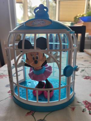 Elbląg Myszka Miki w klatce i inne zabawki.