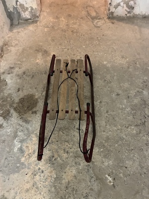 Elbląg Sprzedam za symboliczne 40zl metalowe sanki w stanie dobrym. Lekko skorodowane ale wszystko sprawne można używać.