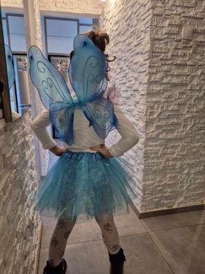 Elbląg Bajkowy strój motyla dla dziewczynki na bal, karnawał, urodziny. 
Uniwersalny rozmiar : 3-7 lat. 
Kolor