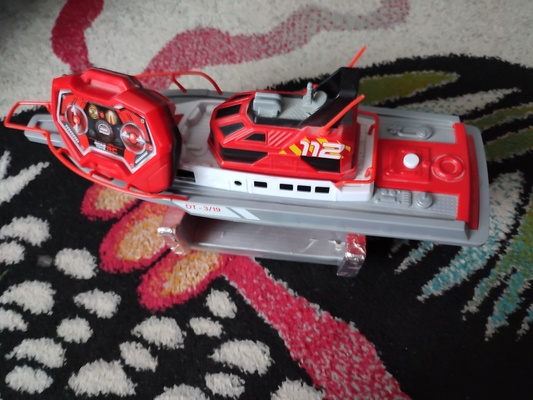 Elbląg Sprzedam łódkę elektryczną ładowana przez kabel USB. 
Łódka działa dzwonić na smsy nie odpisuje. Cena 50 zł.