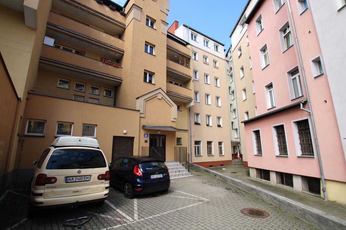 Elbląg NIERUCHOMOŚCI ANNA KRASZEWSKALokal handlowo-usługowy na parterze w centrum miasta ul. Nitschmanna