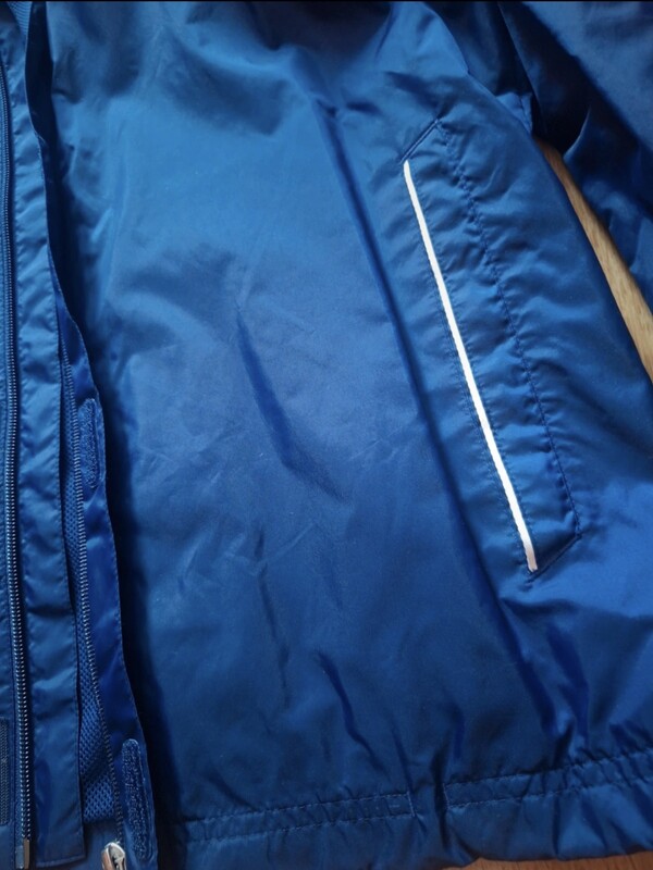 Elbląg Sprzedam kurtkę wiatrówkę 152/158 cm adidas, po moim synu. 
Stan bdb-, syn powycinał długie metki. Zwykłe ślady