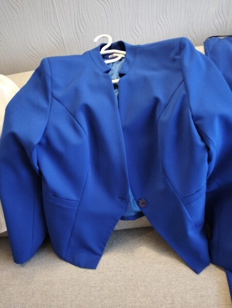 Elbląg Pilnie sprzedam kostium koloru fuksja, spódnica na podszewce, szyta na zamówienie, rozmiar 44..
Do tego są